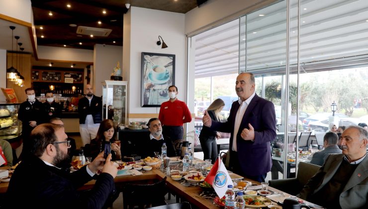 Başkan Türkyılmaz dayanışma günü’nde gazetecilerle buluştu