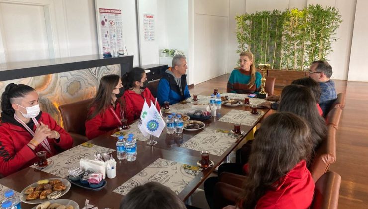 Dosabsiad başkanı Çevikel: kız futbolcularımız,Türk kadınının yüz akı olacak