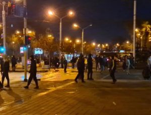 Kazakistan’ın Almatı şehrinde protestocular Valilik binasına girdi, başkentte OHAL ilan edildi