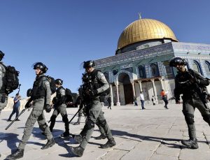 İsrail polisi Ramazan dinlemedi Mescid-i Aksa’ya baskın düzenledi