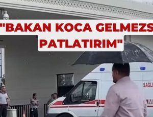 Sağlık Bakanlığı önünde bir sağlık çalışanı kendini ambulansa kilitledi