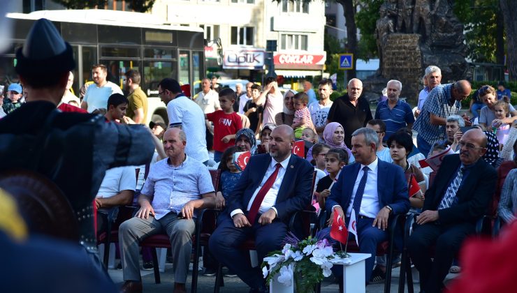 Cumhuriyet Meydanı Bursa Türk Dünyası Kültür Başkenti Etkinlikleriyle Coştu