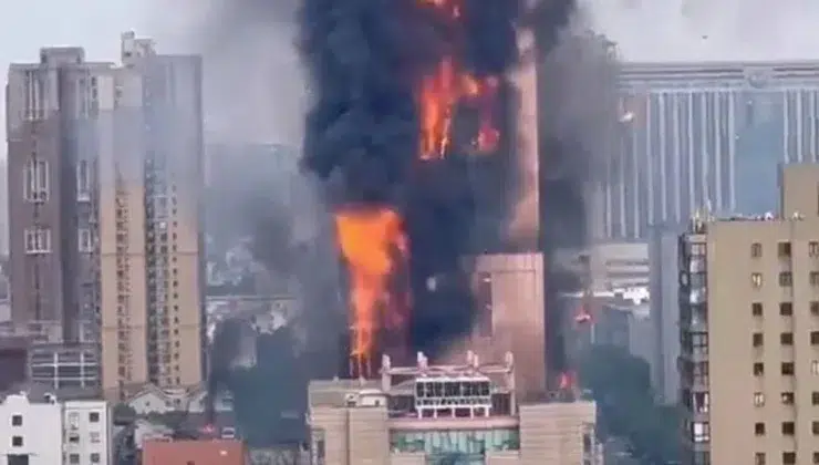 42 katlı bina cayır cayır yandı! Korkunç görüntüler Çin’den…