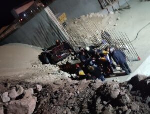 Afyonkarahisar’da otomobil köprü inşaatına düştü: 4 ölü