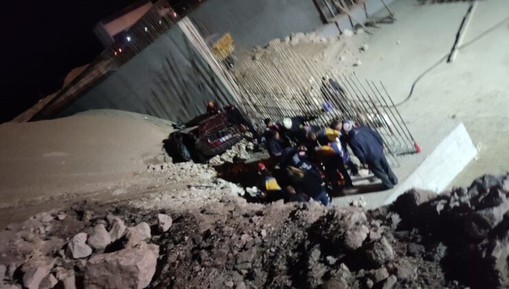 Afyonkarahisar’da otomobil köprü inşaatına düştü: 4 ölü