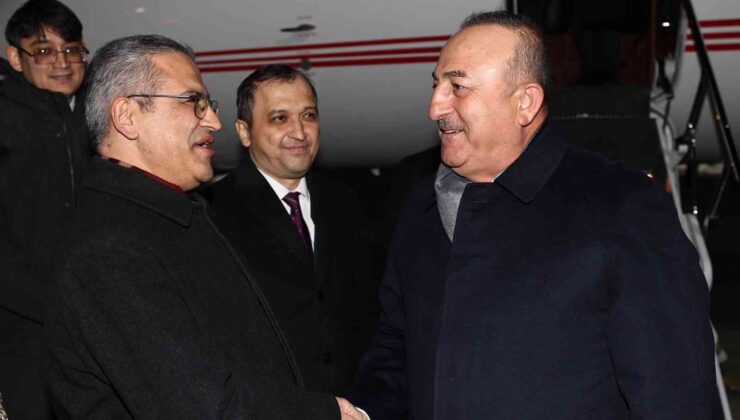 Bakan Çavuşoğlu Pakistanlı mevkidaşı Zerdari ile görüştü