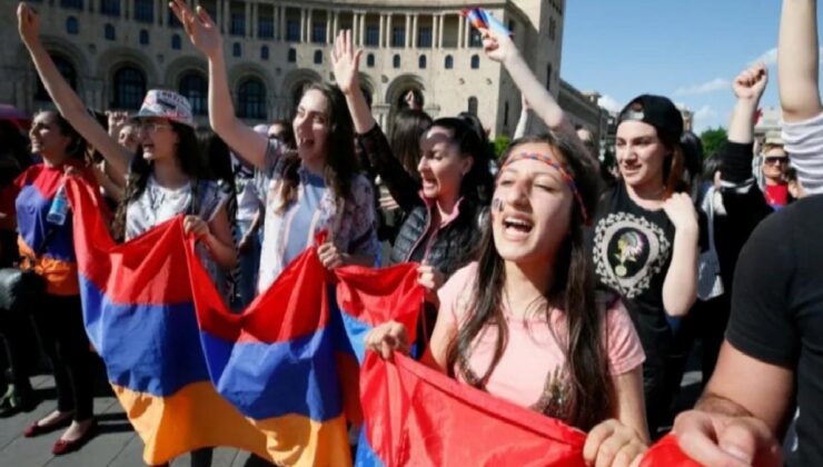 Ermenistan, kadınlara gönüllü askerlik hizmeti önerecek