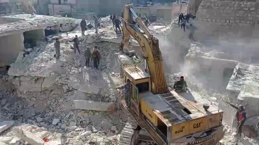 Halep’te çöken 5 katlı binada can kaybı 16’ya yükseldi