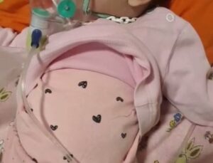 Hastanede yatan 5 aylık ikizler taburcu oldu