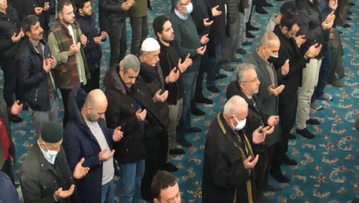 İstanbul’da cuma namazında ‘yağmur duası’ edildi
