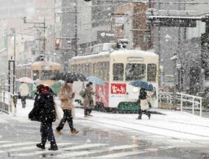 Japonya’da yoğun kar yağışı: 280 uçuş iptal edildi