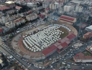 12 Şubat Stadyumu çadır kente dönüştürüldü