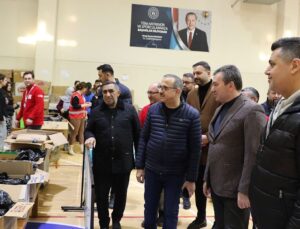 AK Parti İzmir İl Başkanı Sürekli: “147 tır bölgeye gönderildi”