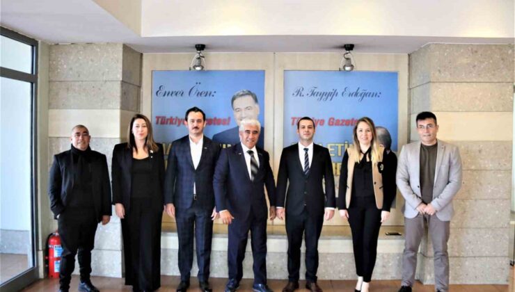 Antalya Düşünce Platformu üyelerinden Türkiye Gazetesine ziyaret