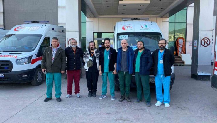 Aydın’dan Hatay’a gönüllü olarak giden 26 sağlık personeli depremzedelere hizmet veriyor