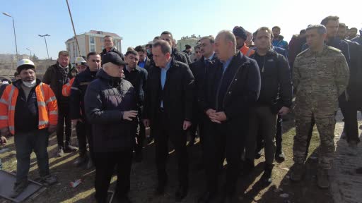 Bakan Çavuşoğlu, Azerbaycanlı mevkidaşıyla enkaz alanlarını ve sahra hastanesini ziyaret etti