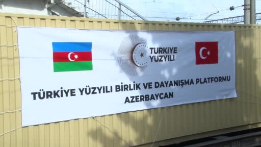 Bakü’deki Türkiye Yüzyılı Birlik ve Dayanışma Platformu’ndan Türkiye’ye 25 vagonluk yardım