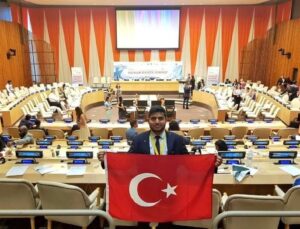 Bangladeşli Emon, Türkiye’nin acısını hafifletmek için çalışıyor