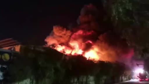 Bornova Kemalpaşa Caddesi’nde bulunan bir lastik bayisinin deposunda yangın