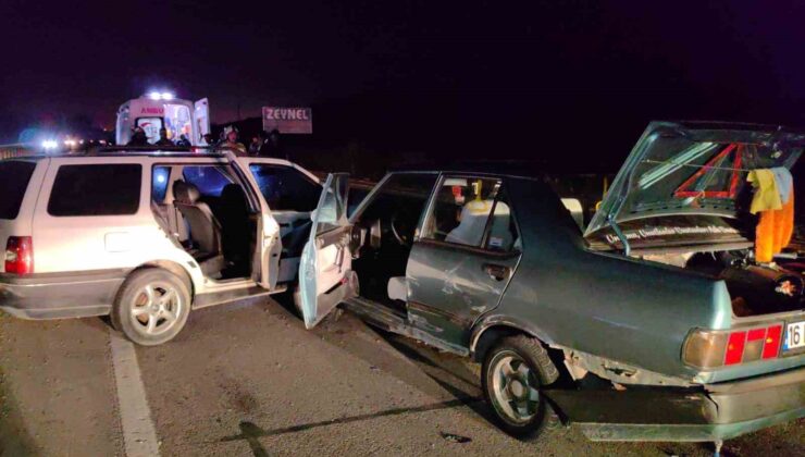 Bursa’da iki otomobil çarpıştı: 6 yaralı
