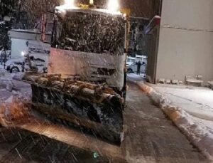 Büyükşehir, 275 araç ve 730 personelle karla mücadele ediyor