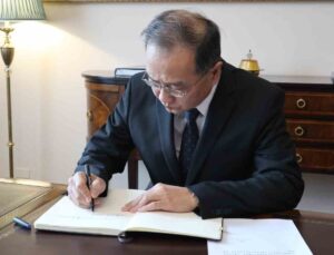 Çin Dışişleri Bakan Yardımcısı, Türkiye için taziye defterini imzaladı