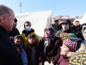 Cumhurbaşkanı Erdoğan, Kahramanmaraş’taki çadır kentte depremzedelerle buluştu