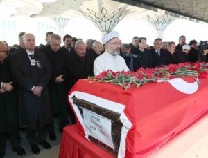 Deniz Baykal’ın cenaze namazı Ahmet Hamdi Akseki Camii’nde kılındı