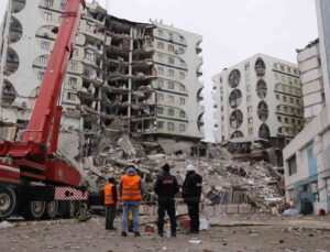 Diyarbakır’da depremde ölü sayısı 407’e çıktı