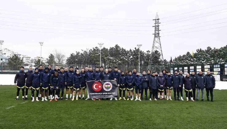 Fenerbahçe’den destek pankartı: ’Ülkemizin başı sağ olsun’
