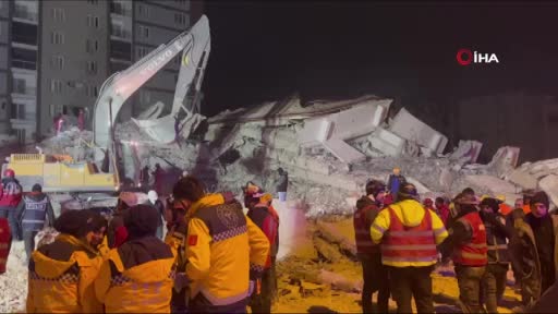 Hatay’da 12 yaşındaki Osman depremin 260’ıncı saatinde enkazdan sağ olarak kurtarıldı