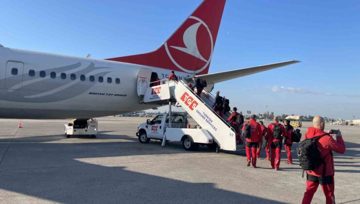 İspanyol kurtarma ekibi güllerle uğurlandı: “Güle güle Türkiye”
