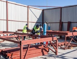 İzmir Büyükşehir Belediyesi deprem bölgesinde konteyner üretiyor