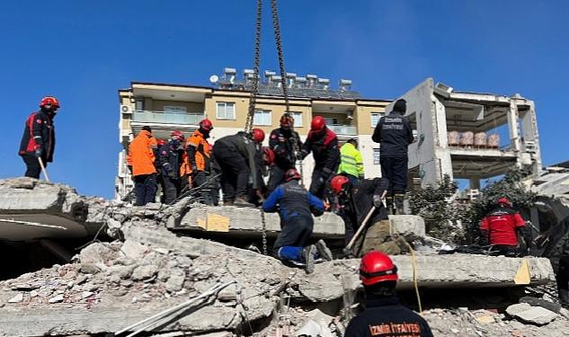 İzmir Büyükşehir Belediyesi ekipleri Osmaniye’deki çalışmalarını sürdürüyor
