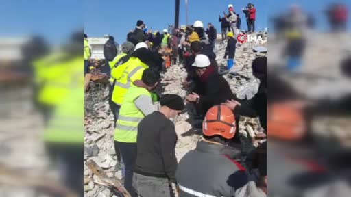 İzmir ekipleri depremin 102. saatinde bir canı daha kurtardı