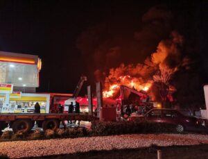 İzmir’de lastik bayisinde çıkan yangın söndürüldü