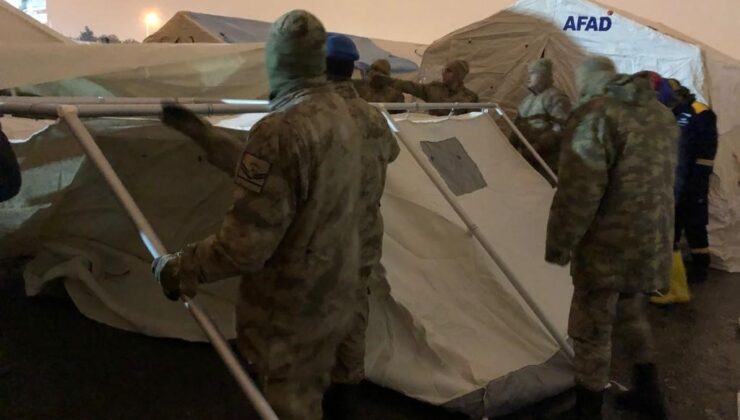Jandarma ekipleri çadırlar kurmaya başladı