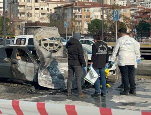 Kadiköy’de hastane otoparkında otomobil alev alev yandı