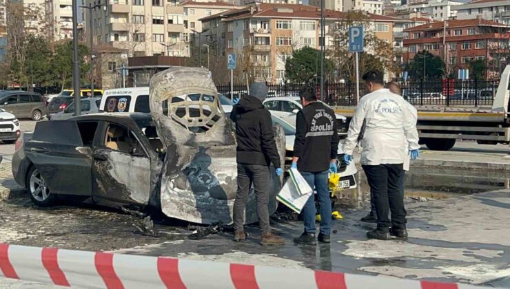 Kadiköy’de hastane otoparkında otomobil alev alev yandı