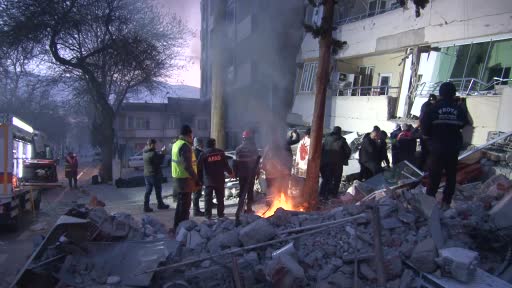 Kahramanmaraş Hacı Bayram Veli Mahallesi enkaz çalışmalarında 1 kişi sağ çıkarıldı