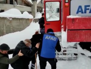 Karda mahsur kalan hasta AFAD ekiplerince kurtarıldı