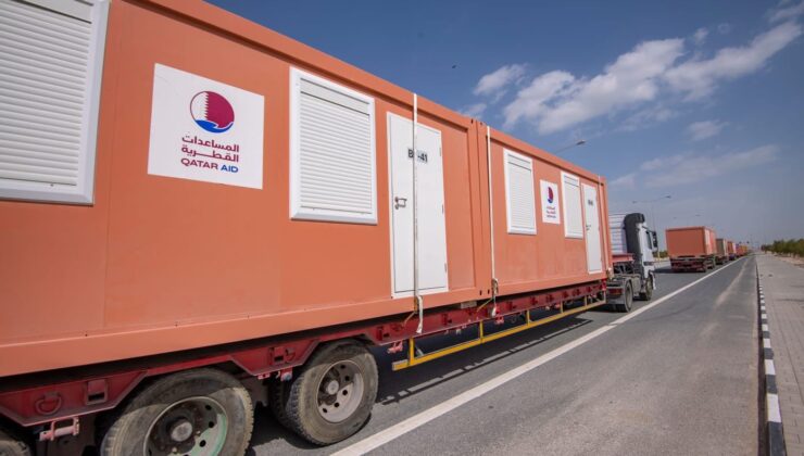 Katar’dan Türkiye ve Suriye’ye gönderilecek 10 bin mobil evin ilk bölümü yola çıkıyor