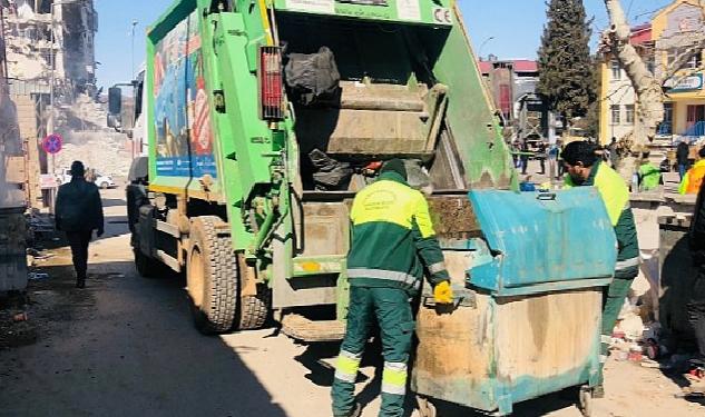 Keçiören Belediyesi Deprem Bölgesindeki Çöpleri Topluyor