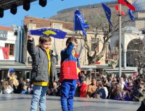 Kosova 15’inci Bağımsızlık Günü’nü kutluyor
