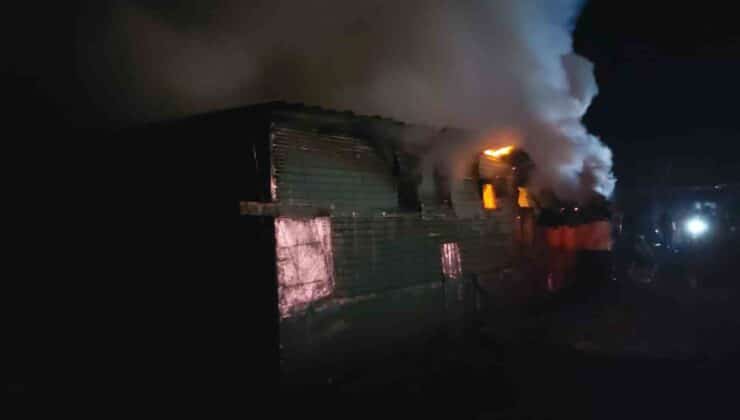 Marmaris’te prefabrik ev tamamen yandı