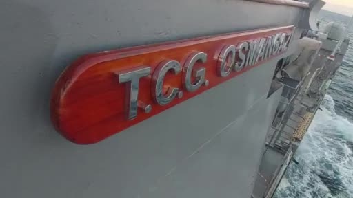 MSB: “Deniz Kuvvetlerimizin TCG Sancaktar ve TCG Bayraktar gemilerine ilave olarak, TCG Osmangazi tank çıkarma gemisi de deprem bölgesine iş makinesi götürmek amacıyla İzmir’den seyrine başladı”