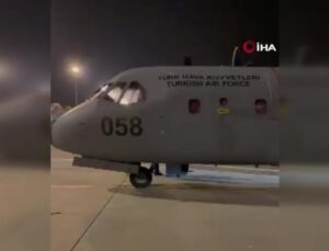 MSB, “Etimesgut ve İncirlik’ten kalkan Hava Kuvvetlerimize ait CN-235 uçaklarımız, pistin yeniden onarılmasının ardından Hatay Havalimanına insani yardım malzemelerini ulaştırdı.”