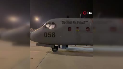 MSB, “Etimesgut ve İncirlik’ten kalkan Hava Kuvvetlerimize ait CN-235 uçaklarımız, pistin yeniden onarılmasının ardından Hatay Havalimanına insani yardım malzemelerini ulaştırdı.”
