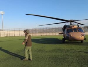 MSB: “Kara Kuvvetleri Komutanlığımıza ait helikopterler, deprem bölgesinden kurtarılan vatandaşlarımızı gün boyunca hastanelere tahliye etmeyi sürdürdü, sürdürüyor.”
