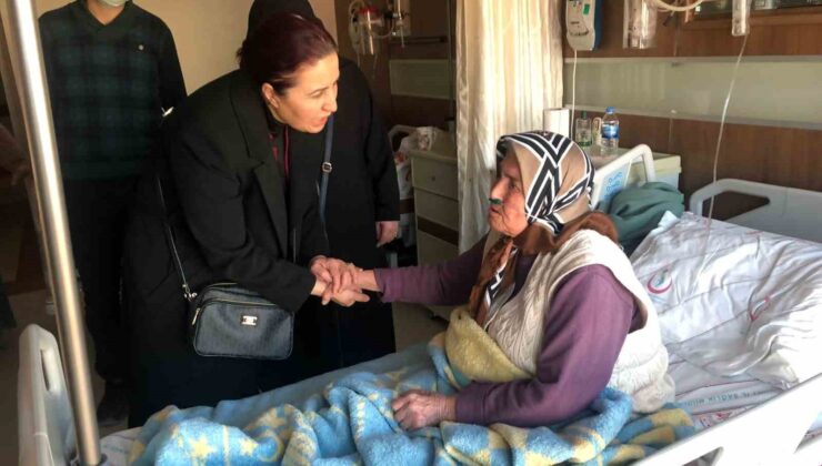 Siirt valisinin eşi Güney Hacıbektaşoğlu, depremzede aileleri yalnız bırakmadı